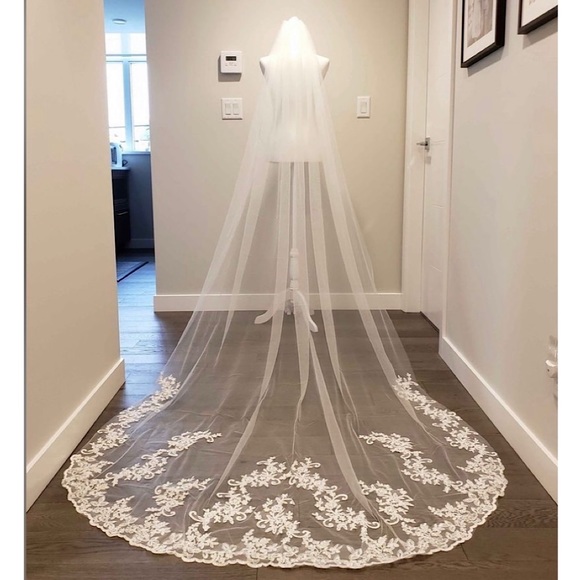 Accessories - Ivory Lace Cathedral Bridal Wedding Veil